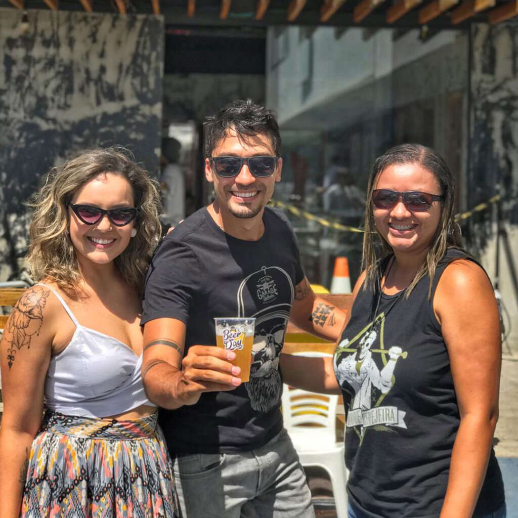 Jackie-Silva-com-Rodrigo-Almeida-e-Monique-Maione